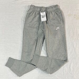 NWT Women’s Nike Club Fleece Joggers Tapered. Size Xsmall